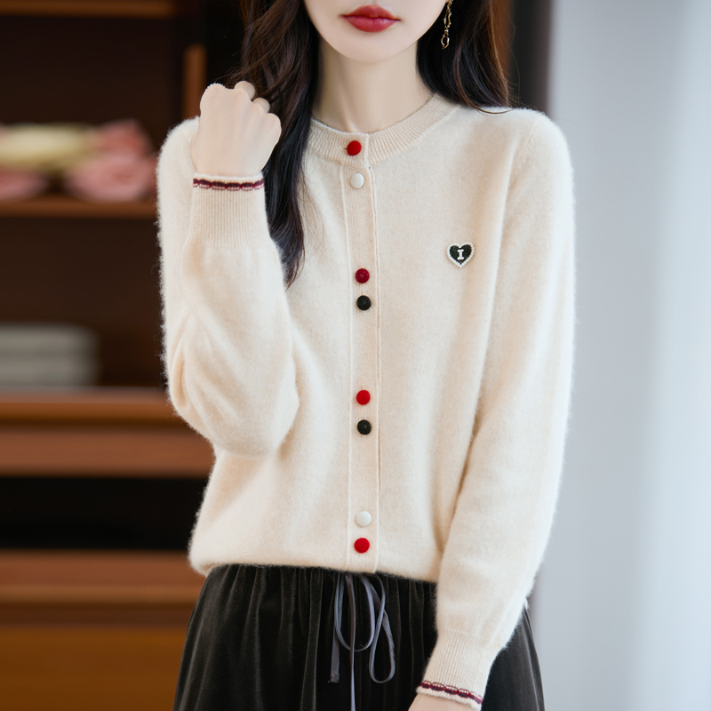 提升审美~新款撞色扣黑色爱心开衫长袖圆领羊毛衫女毛衣针织衫