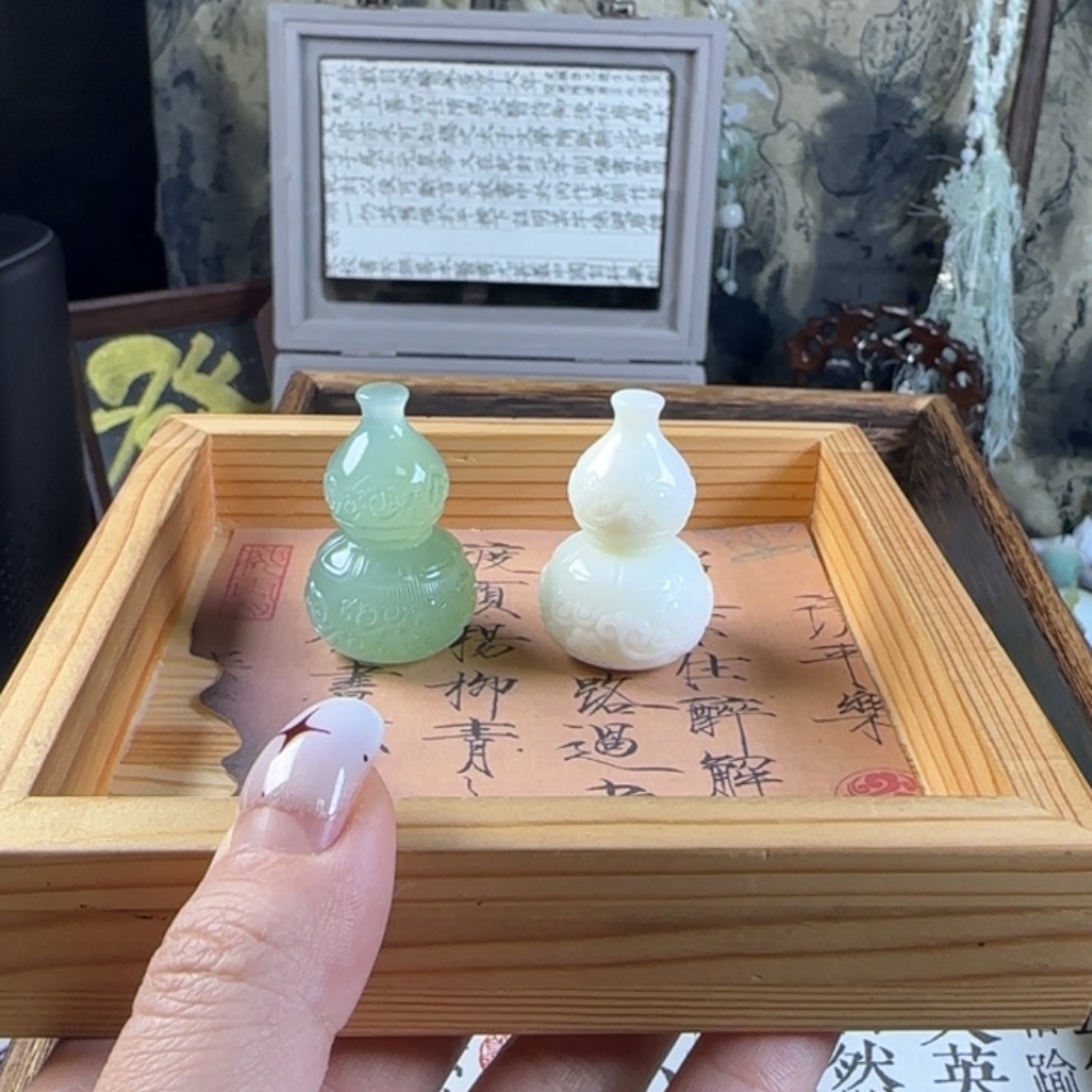 爱****蛇纹石玉合金颈饰