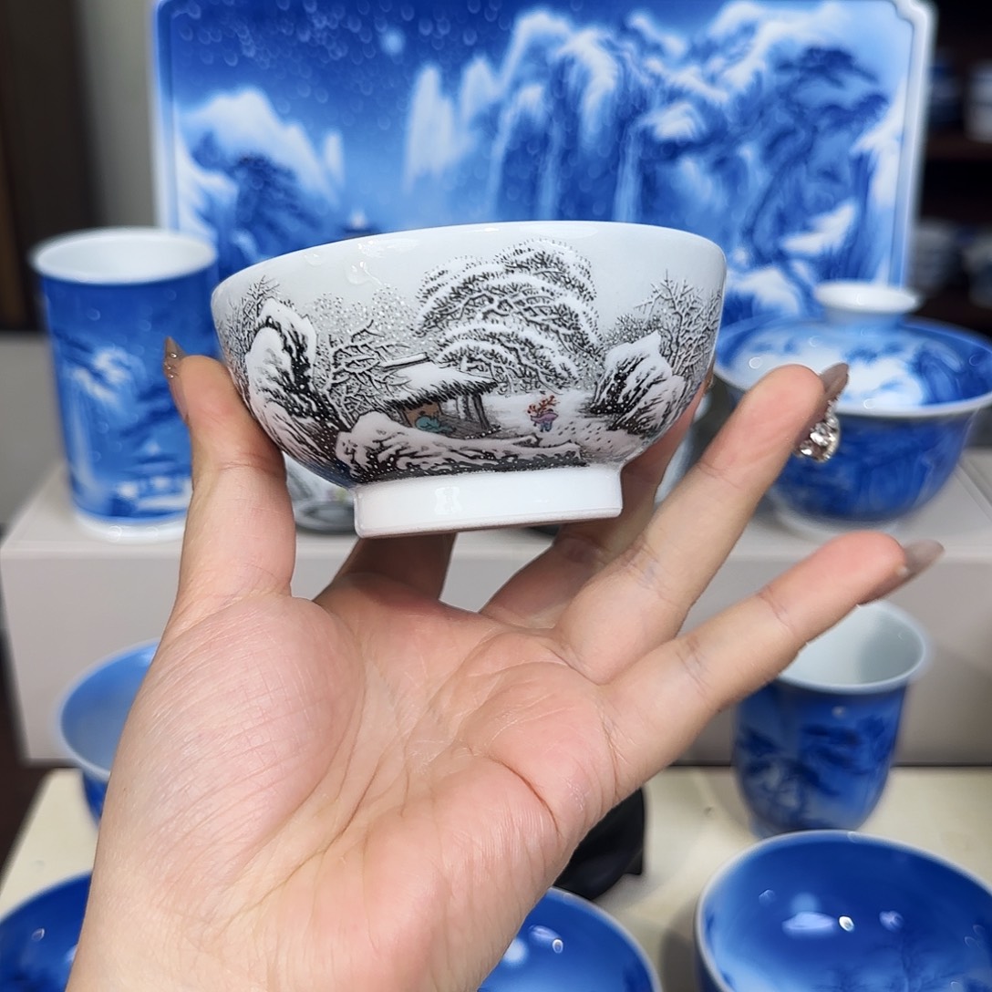 强***爷粉彩雪景山水杯杯