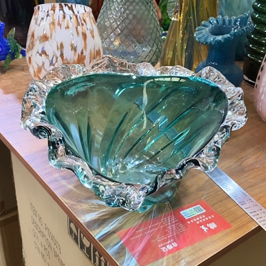 琉璃花瓶高15厘米宽38厘米