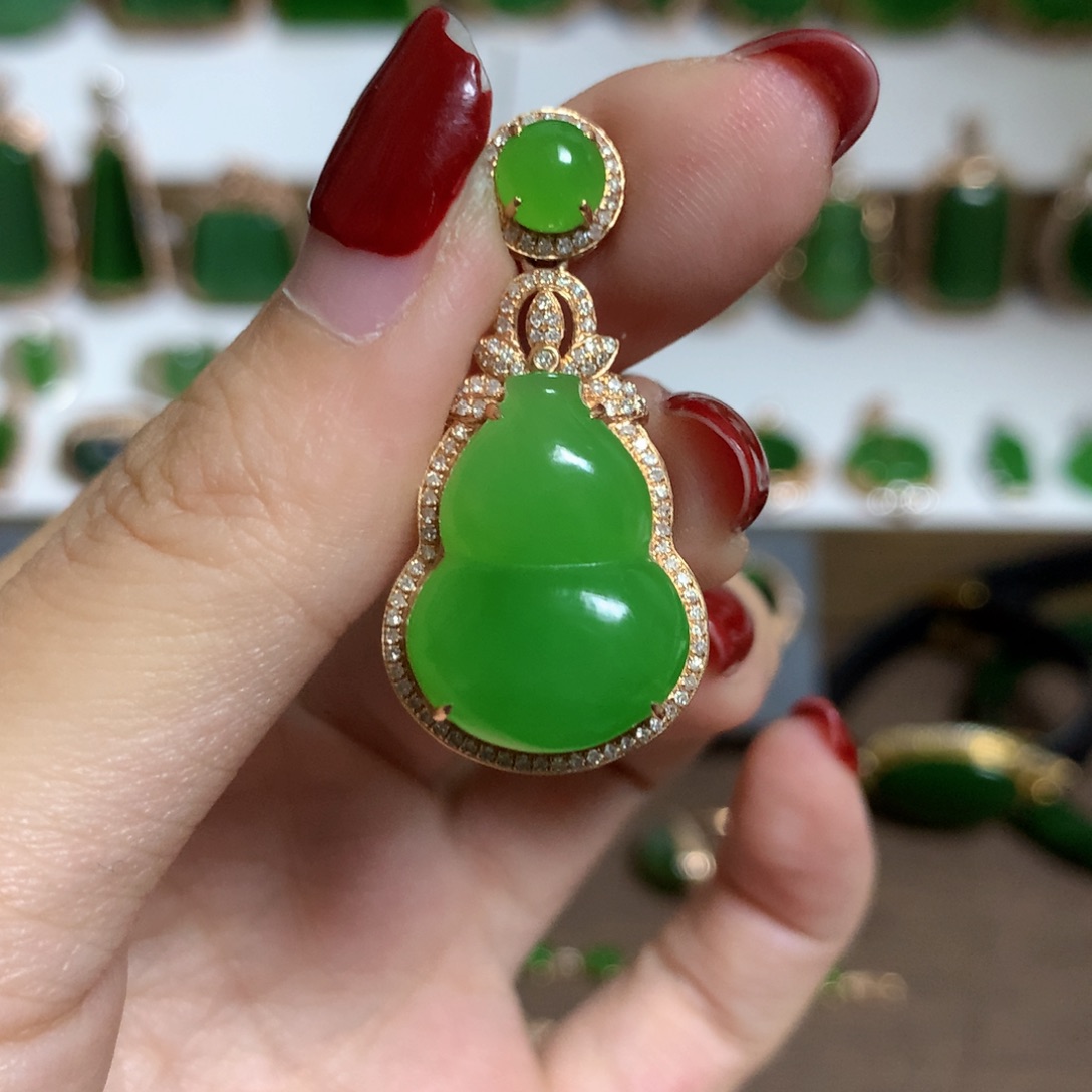 和田玉（碧玉）吊坠18K金镶嵌