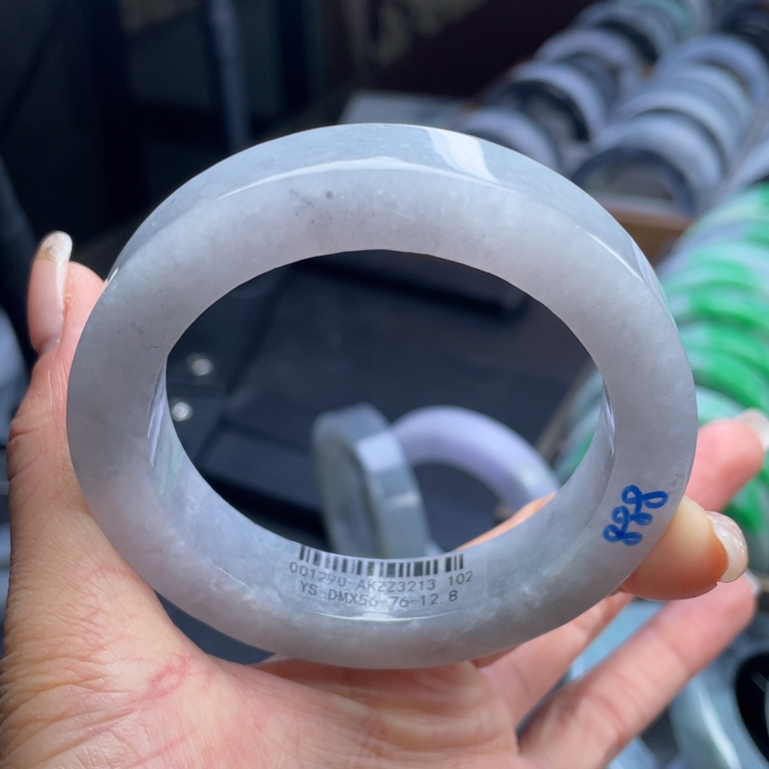 定制翡翠未镶嵌翡翠手镯