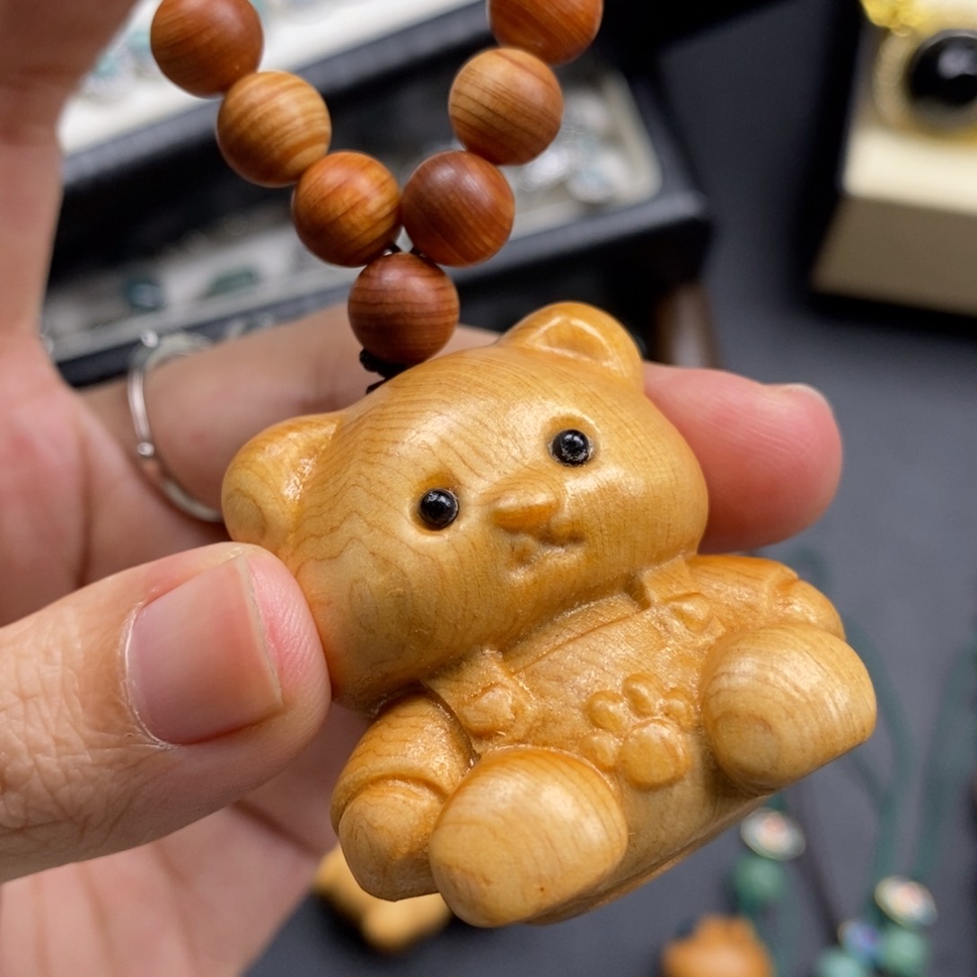 颈饰未镶嵌翡翠黄****?