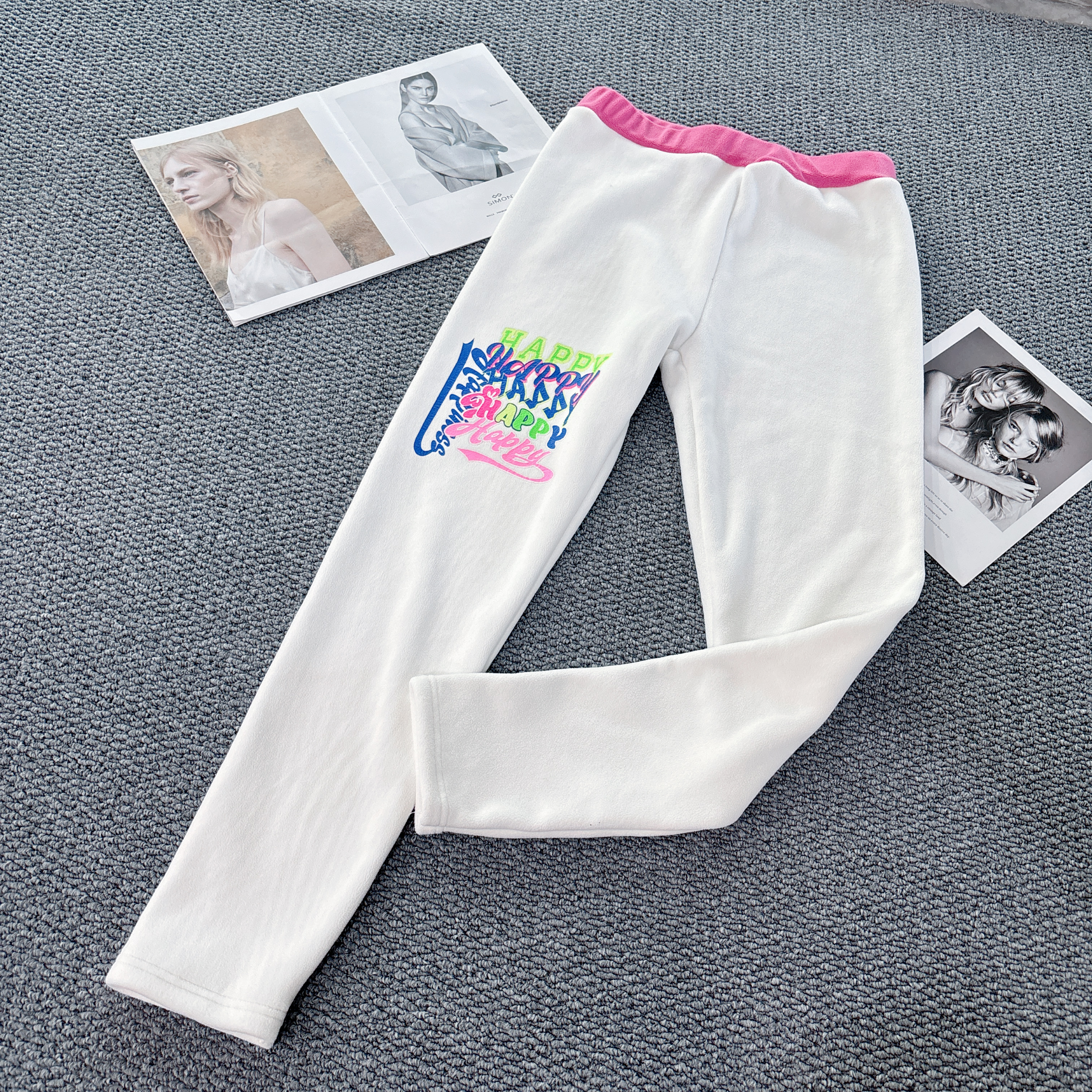 F0992秋冬定制款加肥加大双面瑶粒绒彩色字母印花打底裤