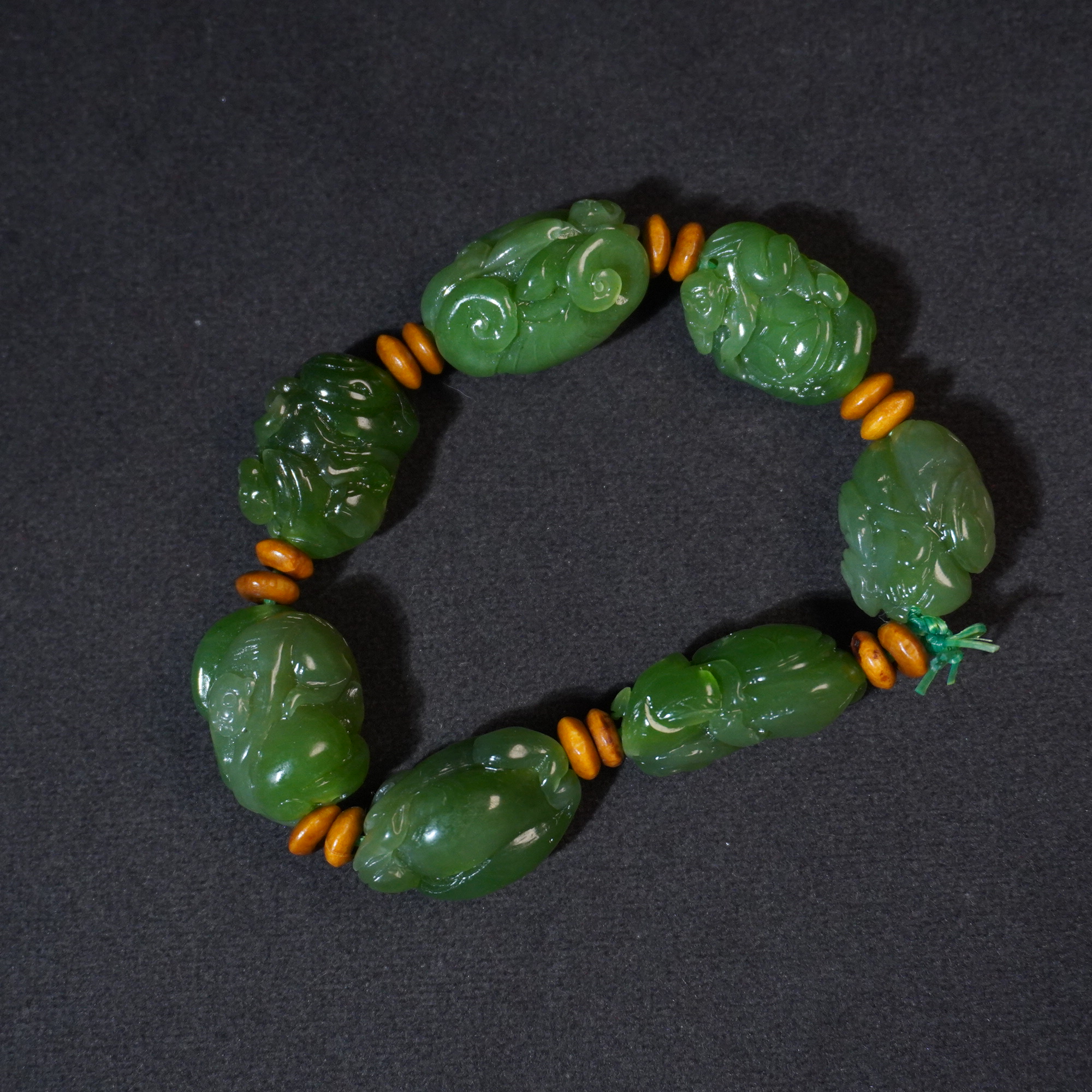 64G88  民国  碧玉玉猴手串