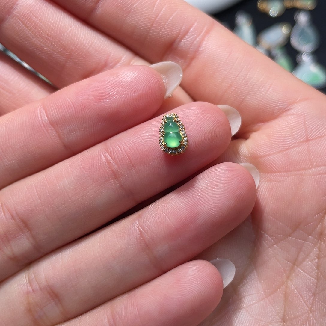 翡翠吊坠(不含链)18K金镶嵌