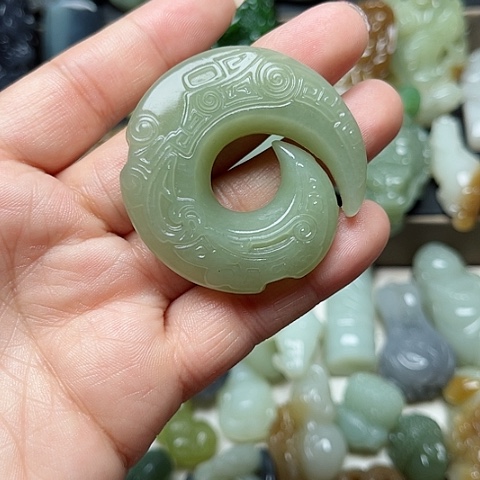 和田玉未镶嵌颈饰