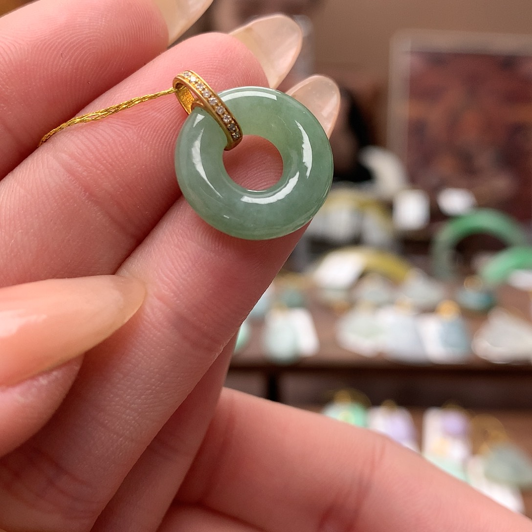 翡翠吊坠(不含链)18K金镶嵌