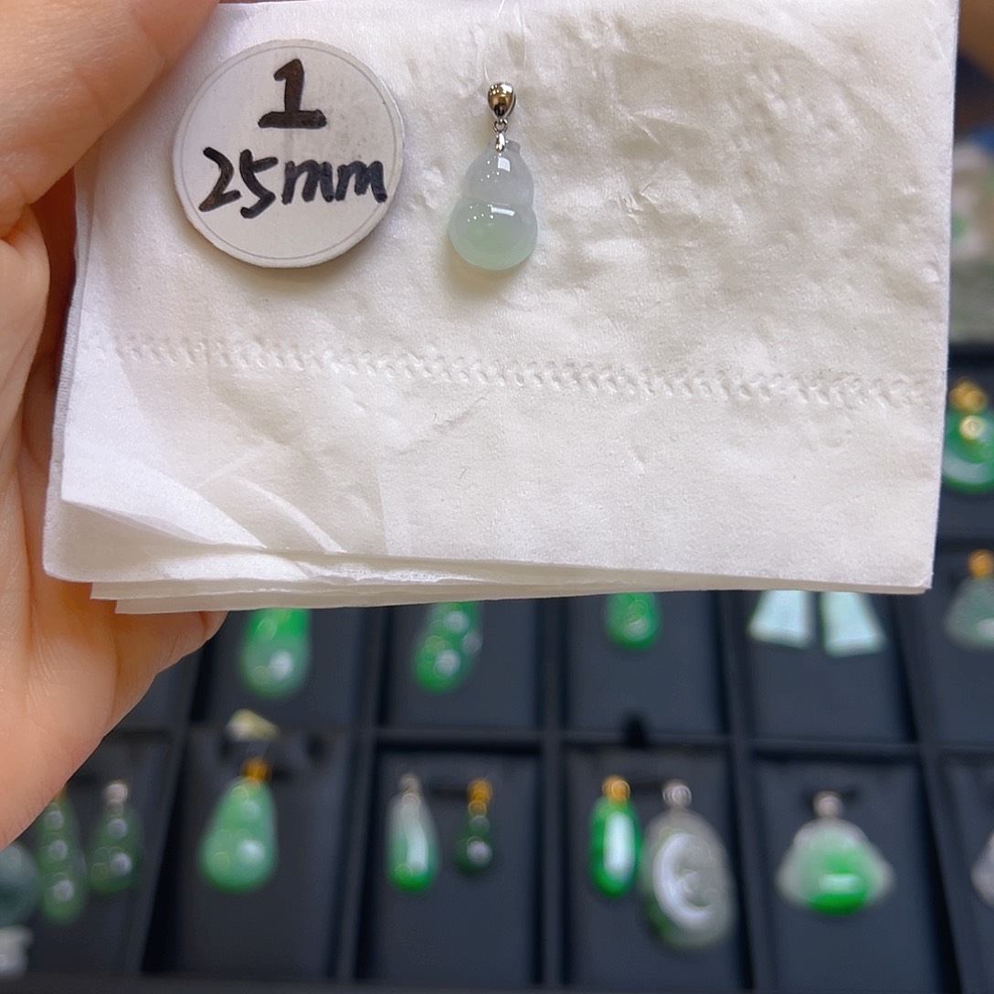 翡翠颈饰18K金镶嵌翡翠