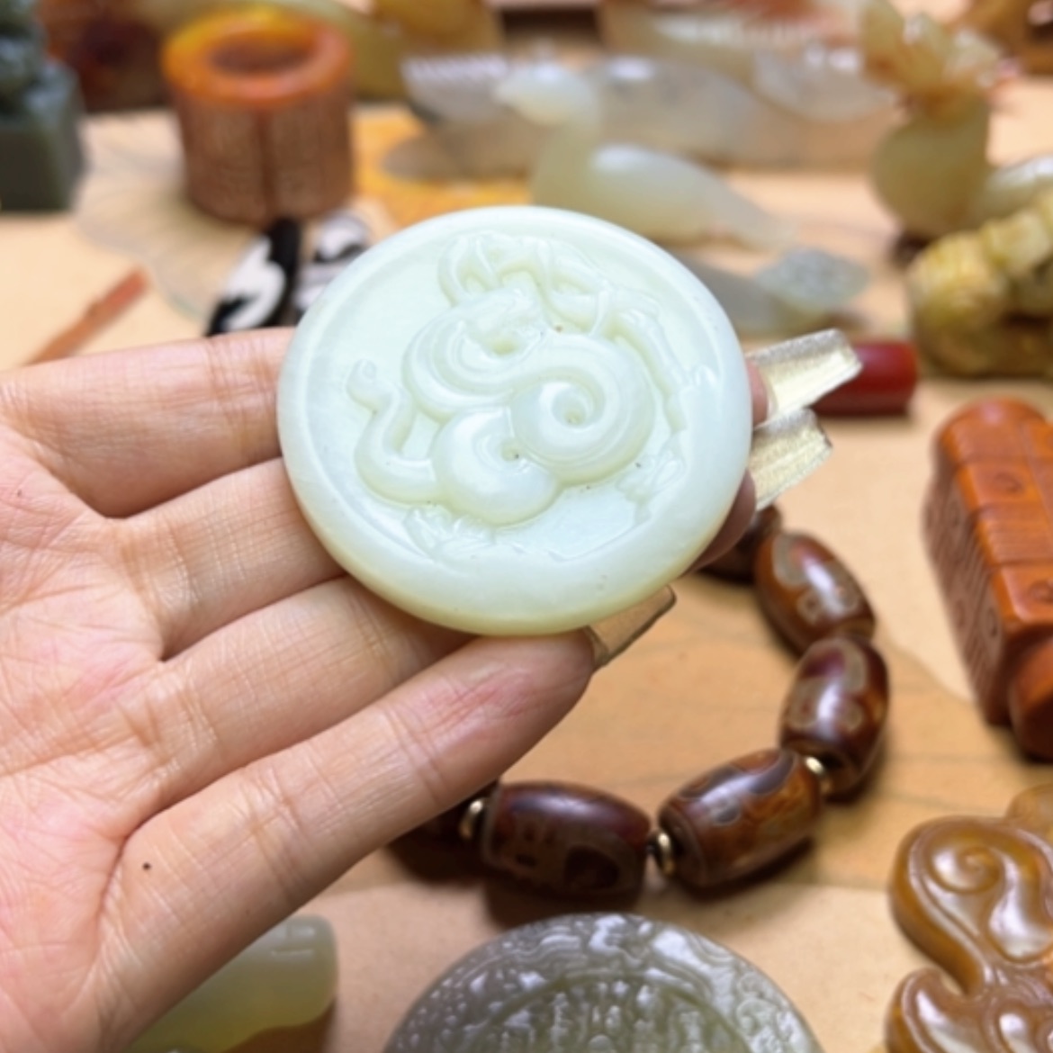 【闪购商品】蛇纹石玉颈饰未镶嵌