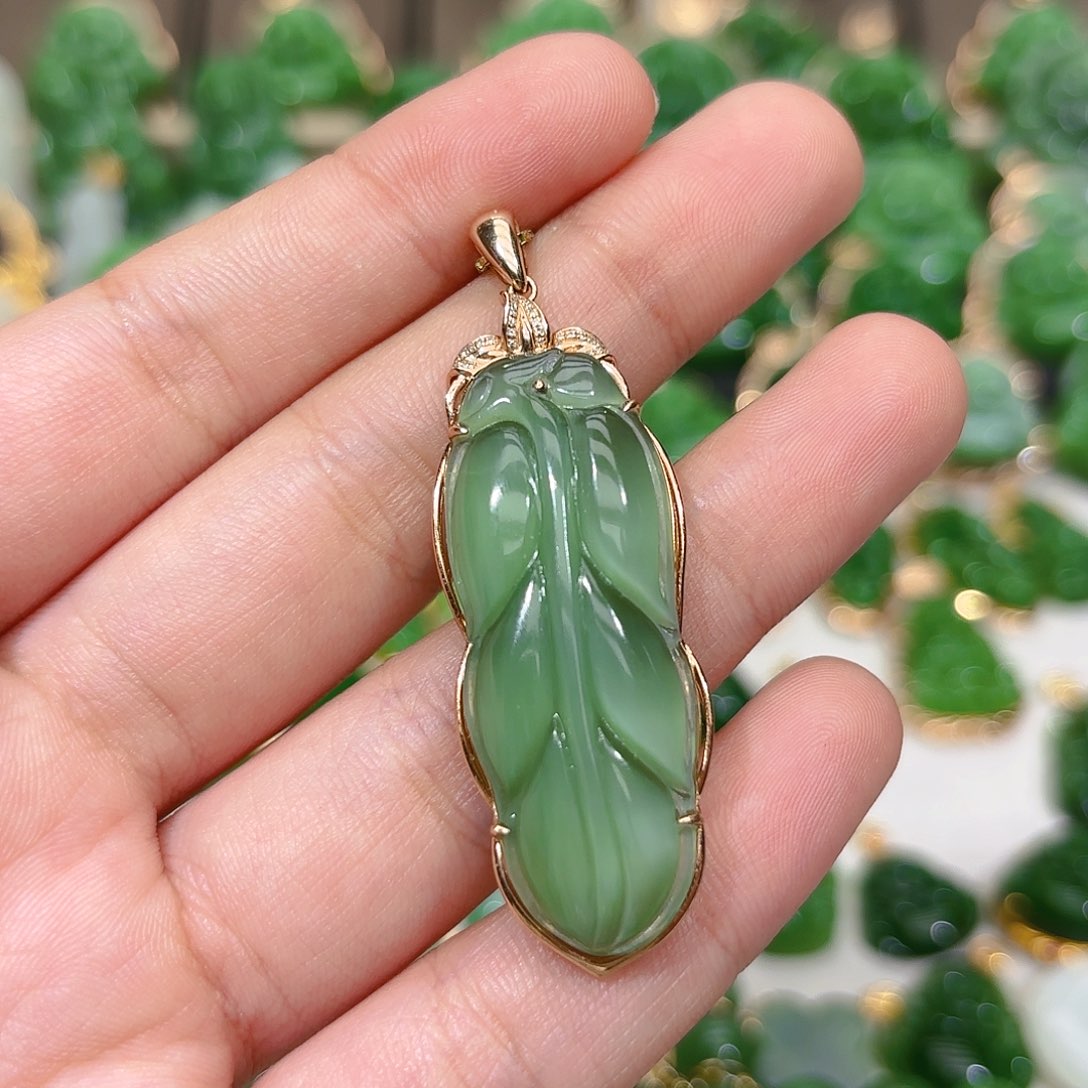 和田玉（碧玉）颈饰18K金镶嵌