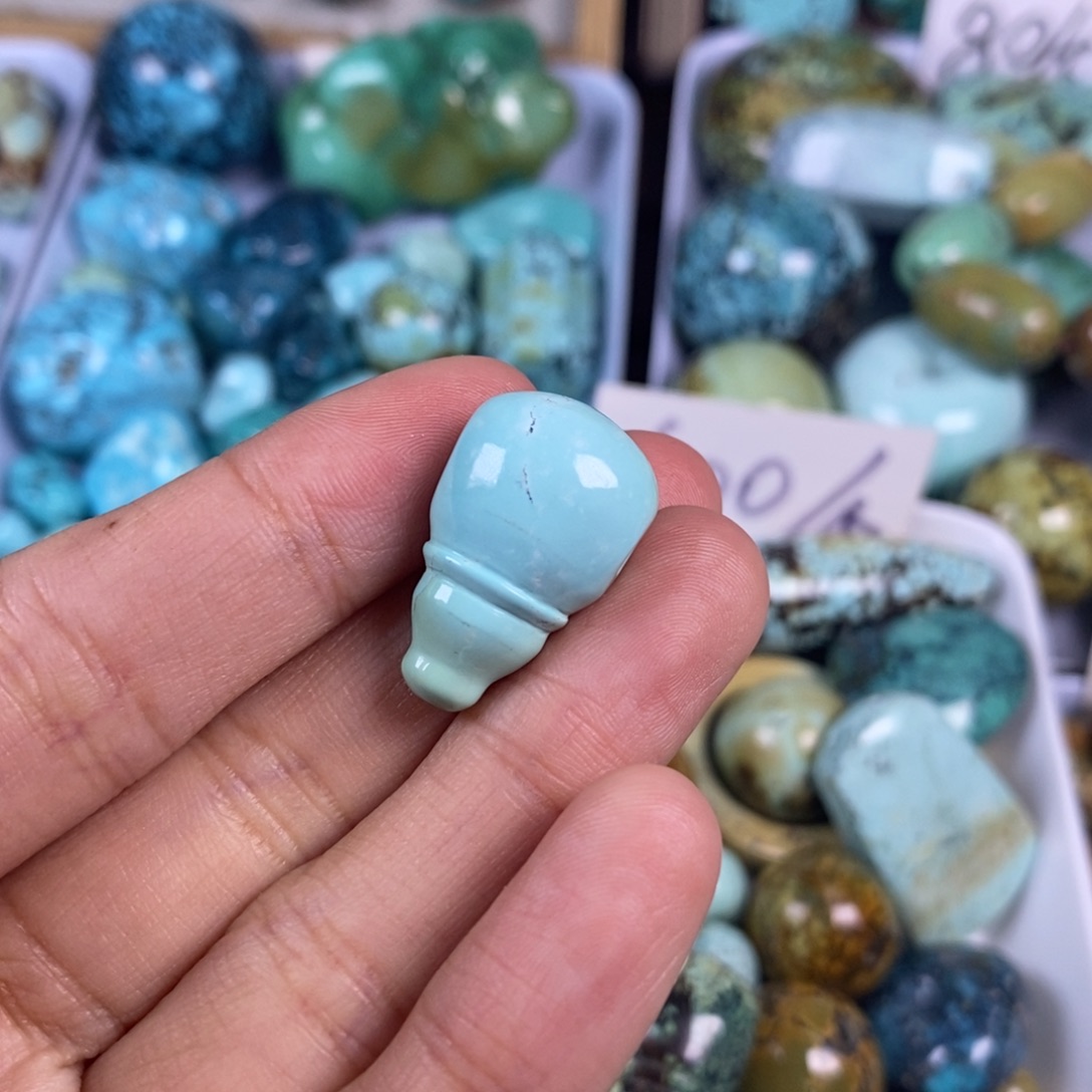 委***长绿松石未镶嵌颈饰