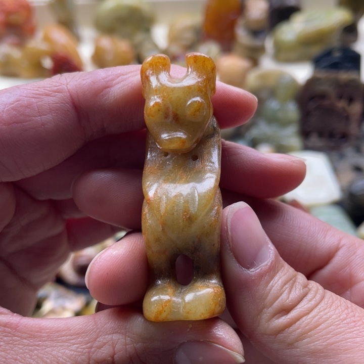 蛇纹石玉颈饰未镶嵌