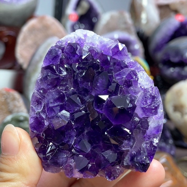 水晶摆件未镶嵌捡漏