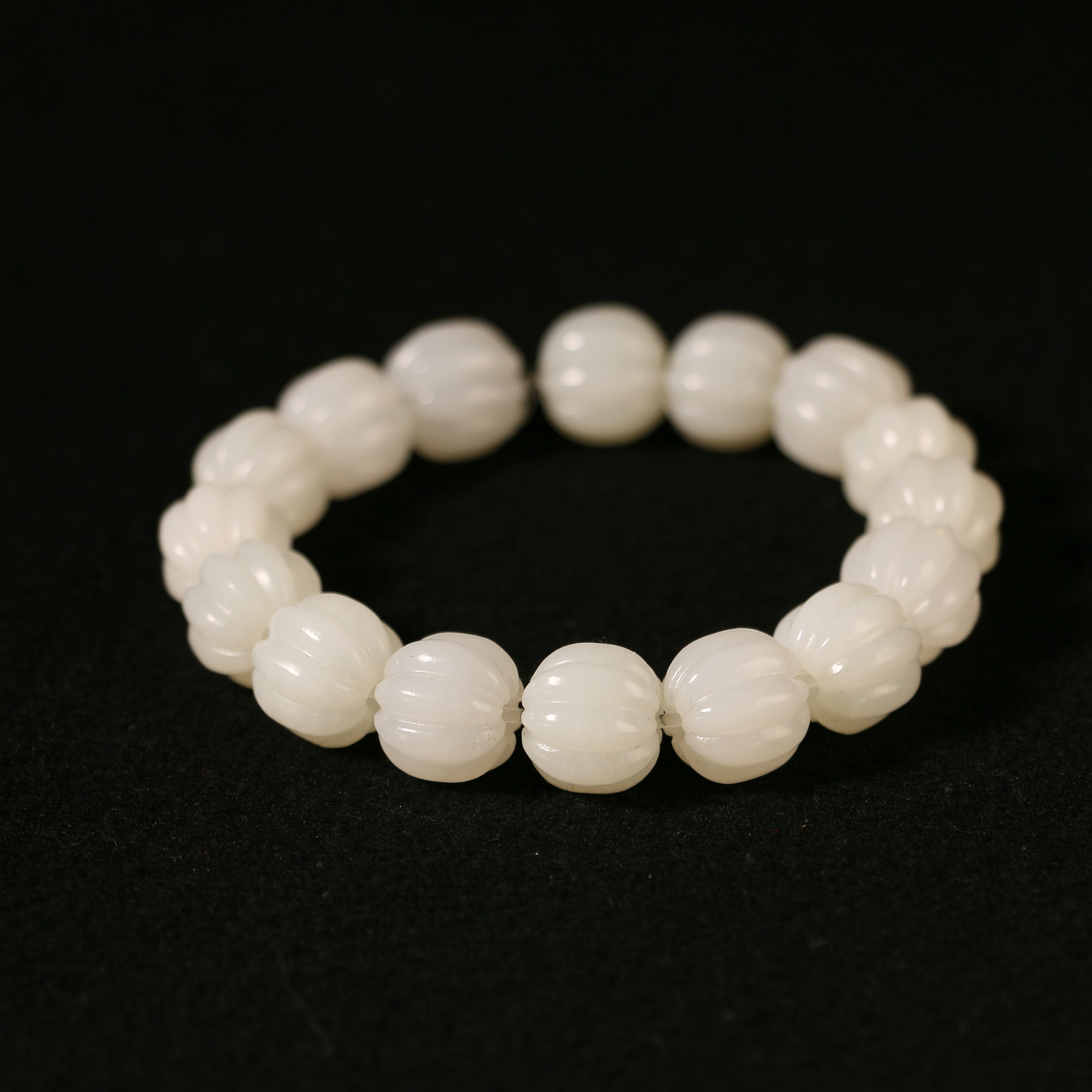 18F185  明  白玉南瓜珠手串