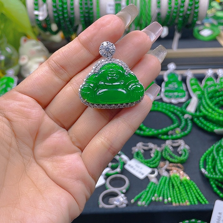 翡翠颈饰未镶嵌静****师佛公