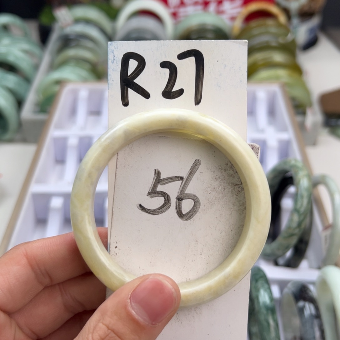 岫玉手镯未镶嵌天然岫玉微瑕，可以正常佩戴