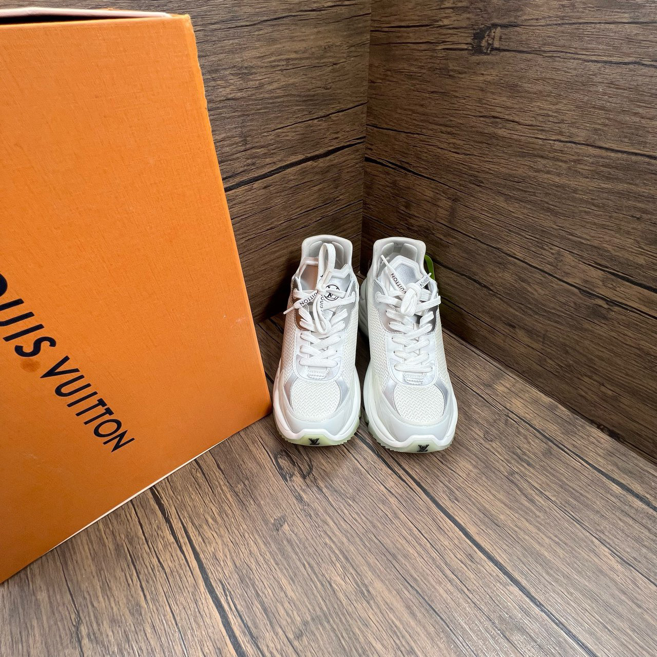 99新 LouisVuitton/路易威登 Run55 银白运动鞋 39码/原盒防尘袋