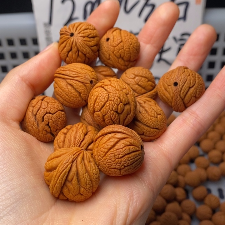 手串桃核22mm左右金丝龙珠13颗（穿好）