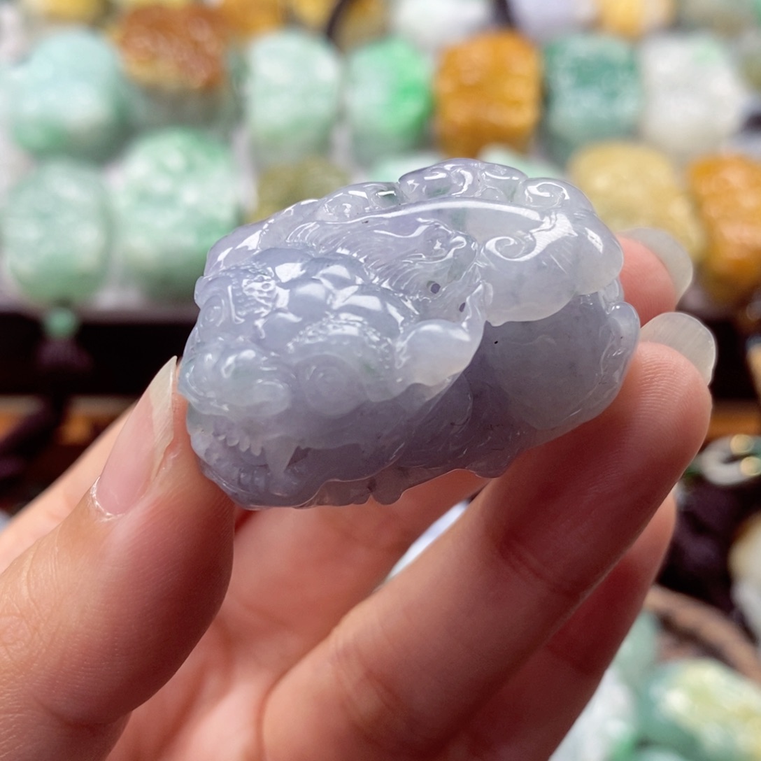 翡翠未镶嵌颈饰貔貅