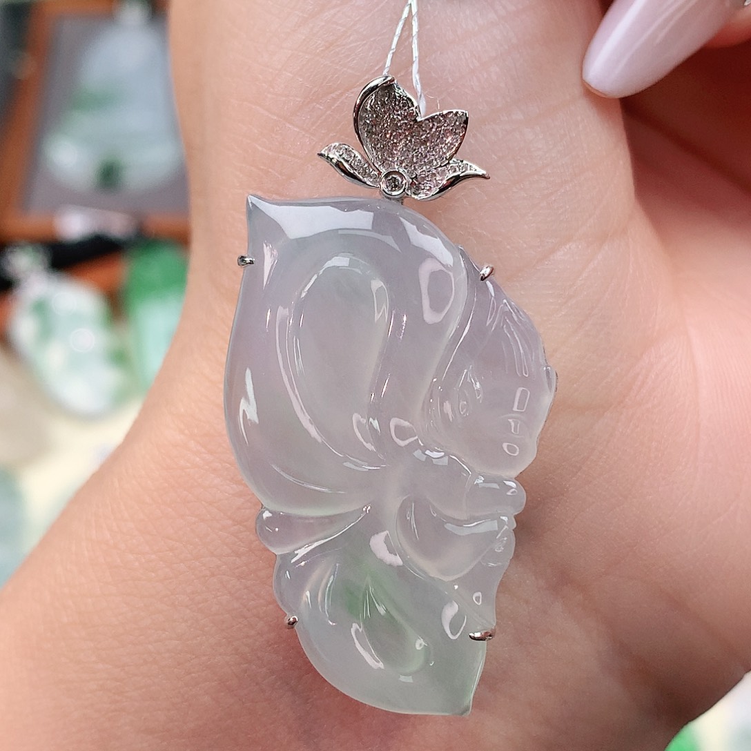 颈饰18K金镶嵌翡翠仙子