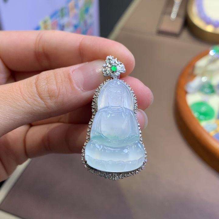 翡翠18K金镶嵌颈饰翡翠