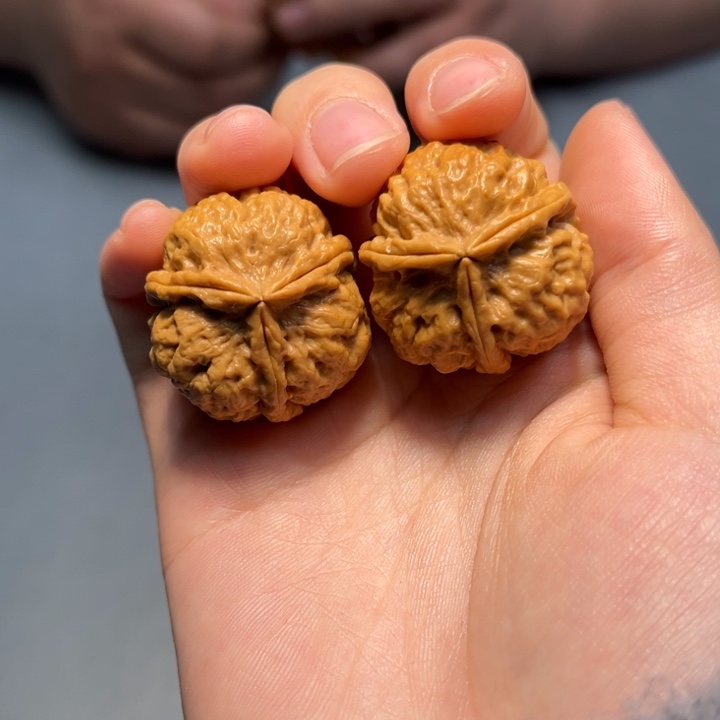 文玩核桃把件三棱366