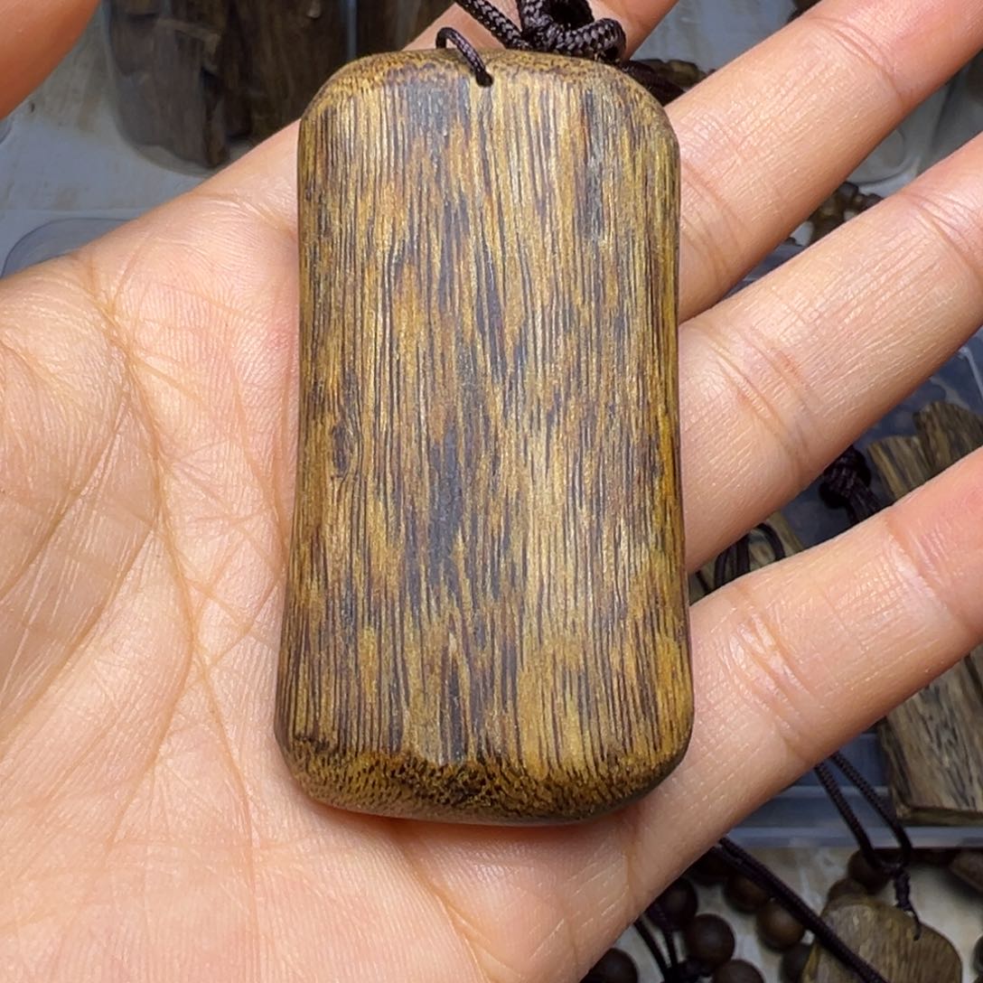 沉香吊坠居***购挂坠吊坠10克多样性发一