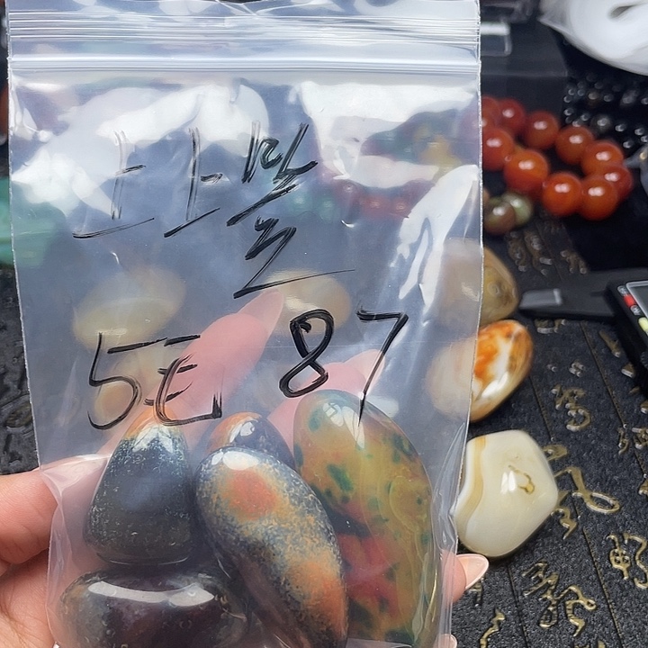 上***↑玛瑙/玉髓未镶嵌珠宝半成品