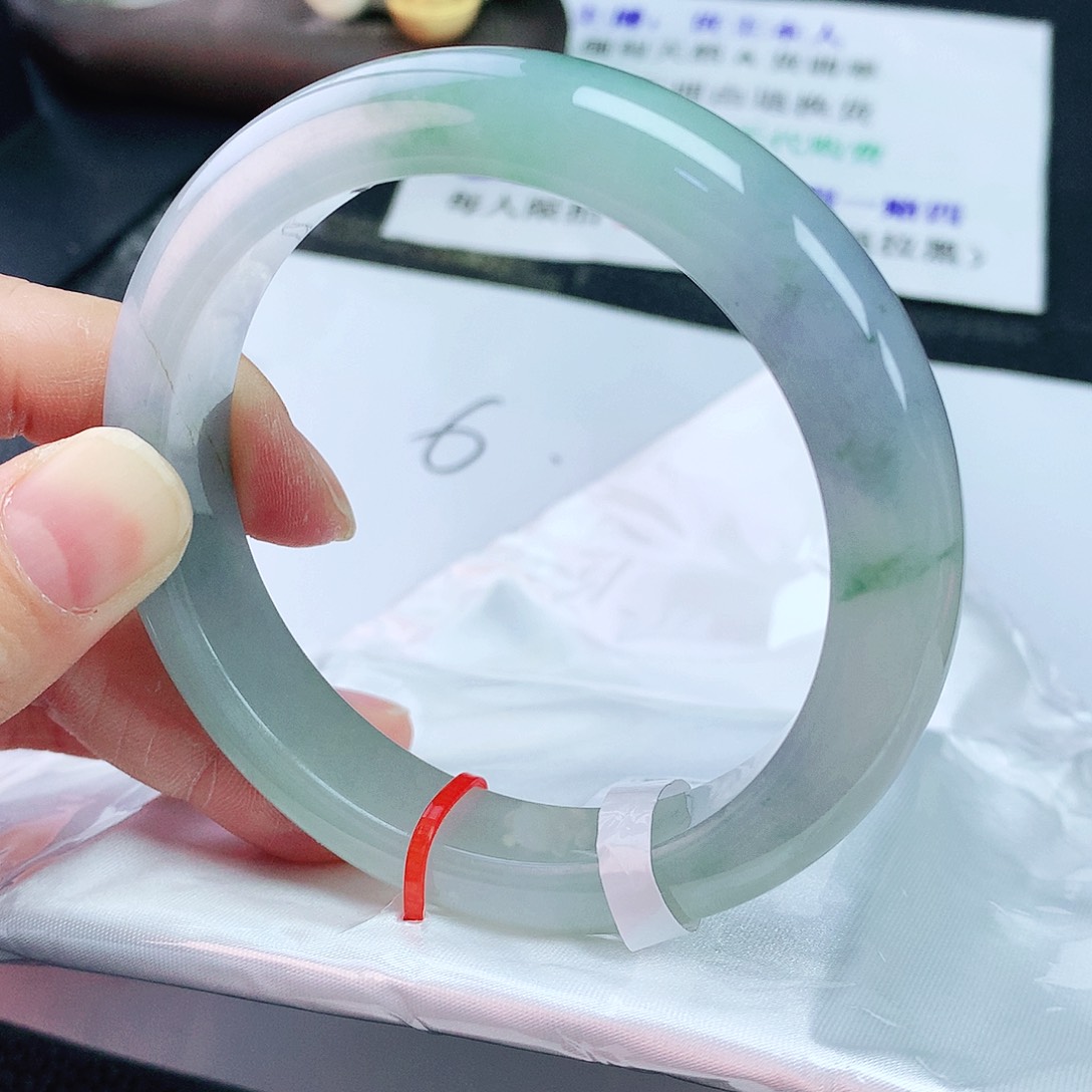 翡翠手镯未镶嵌59圈