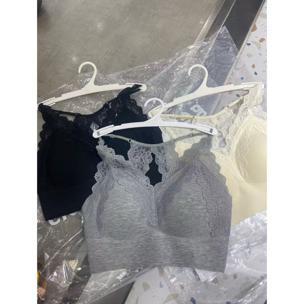 拼蕾丝聚拢美背