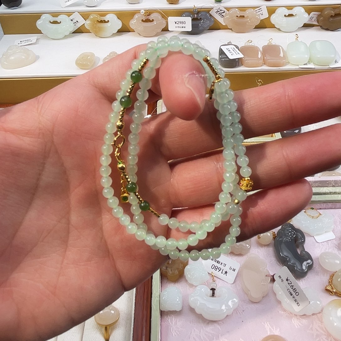 和田玉颈饰未镶嵌