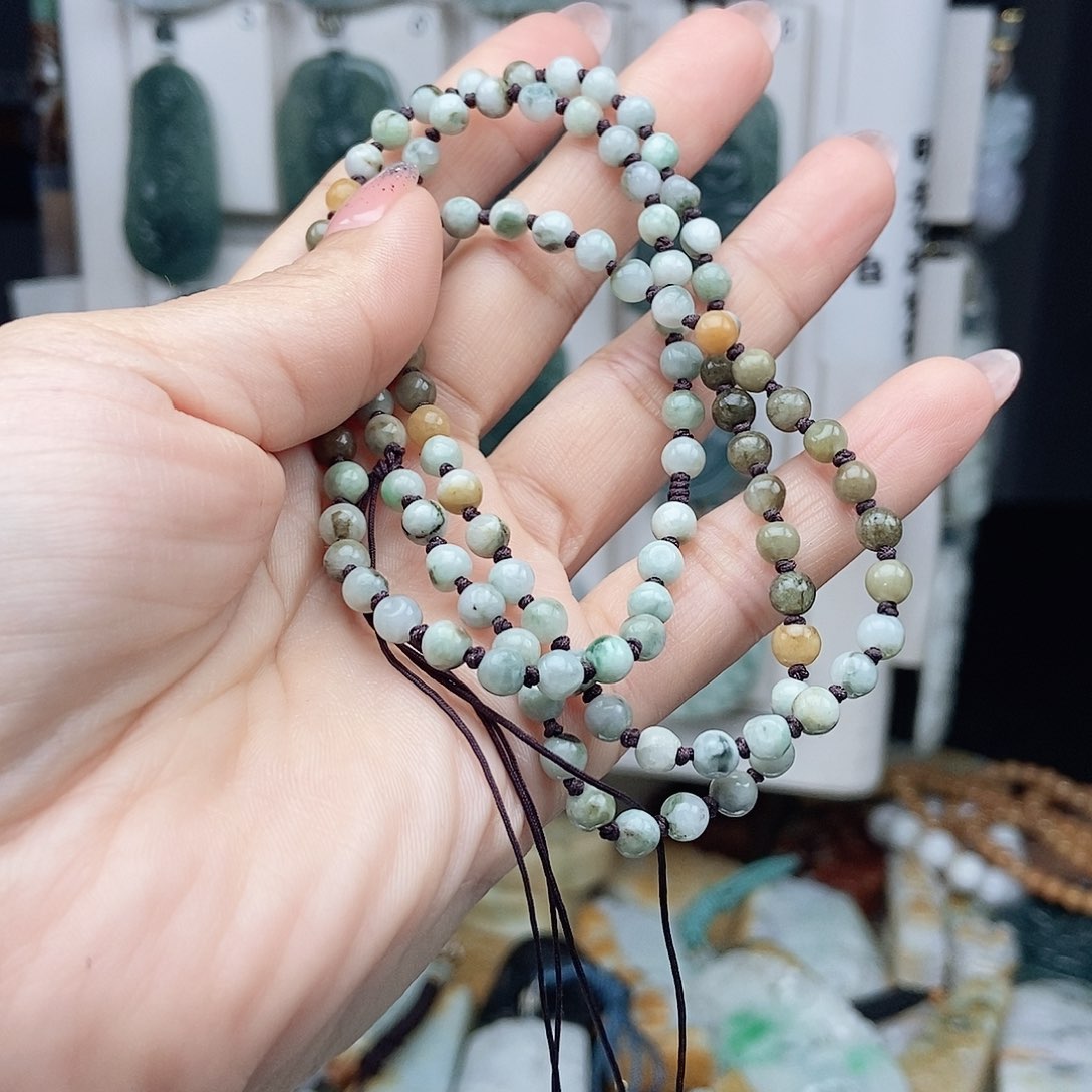 翡翠颈饰未镶嵌翡翠