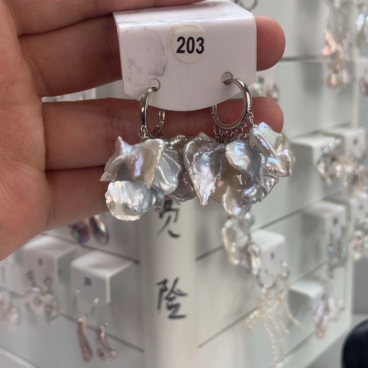 无非金属巴洛克花瓣耳饰