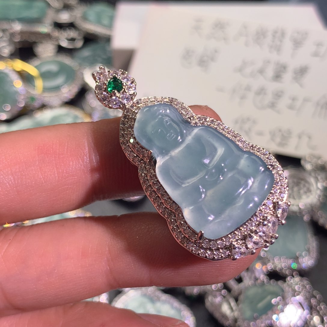 翡翠颈饰未镶嵌观音