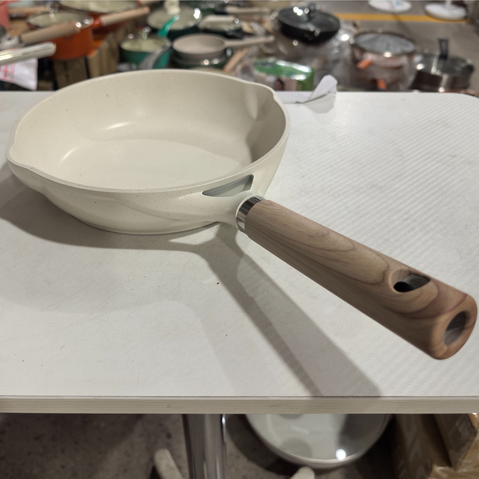 20cm小卡冰淇淋白煎锅无盖家用加厚不粘锅高颜值平底锅不挑灶微瑕