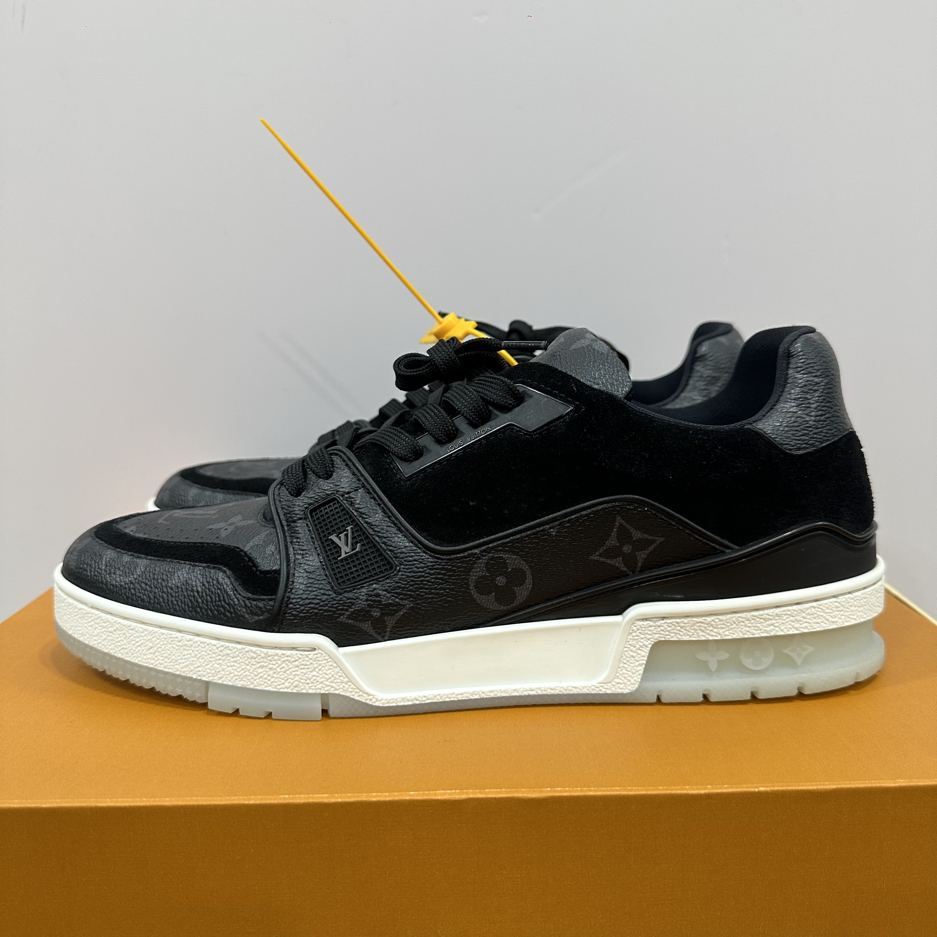 99新 LouisVuitton/路易威登 42码 trainer 黑白 老花配色 板鞋