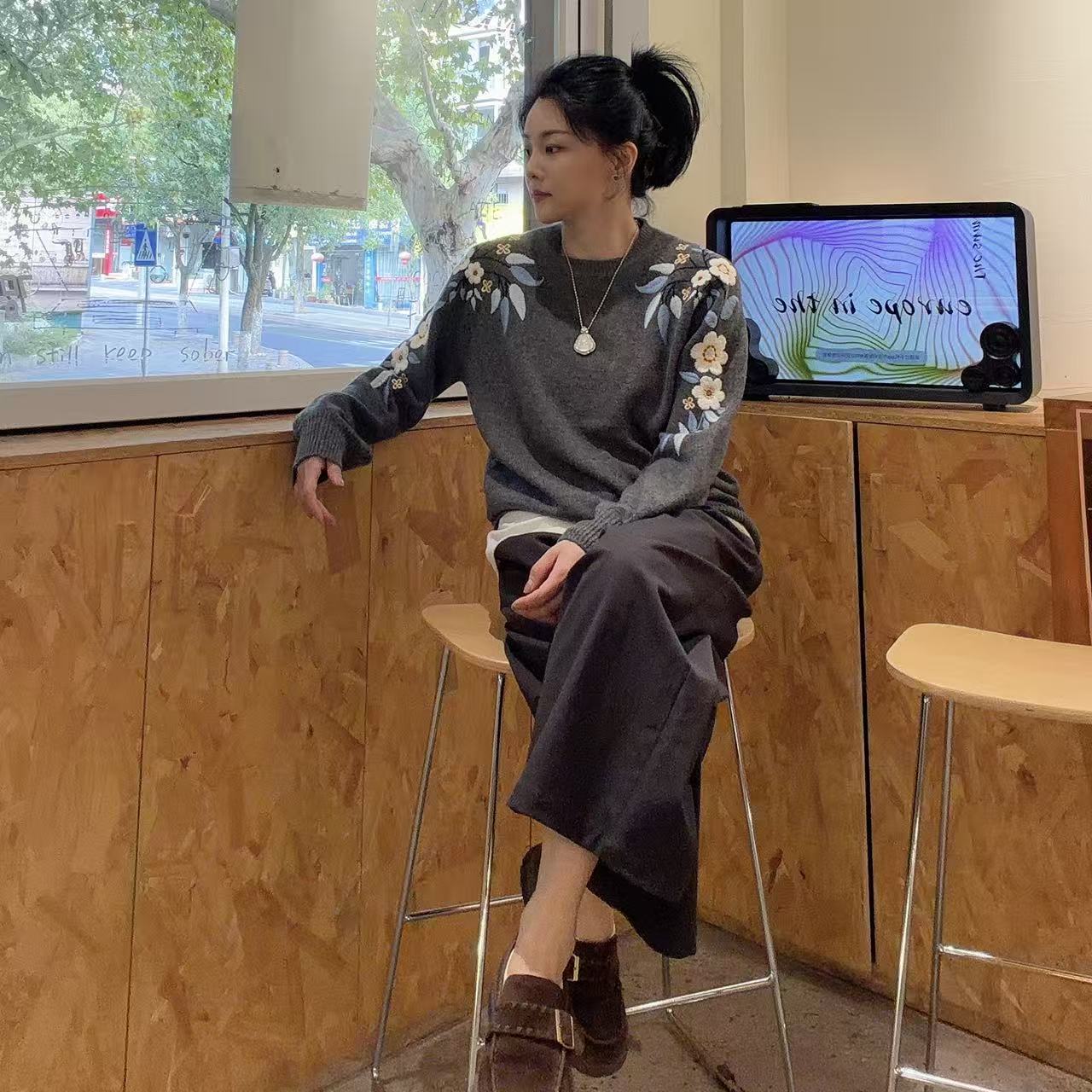 秋冬梨花枝蔓圆领套头长袖休闲针织衫5-10-23