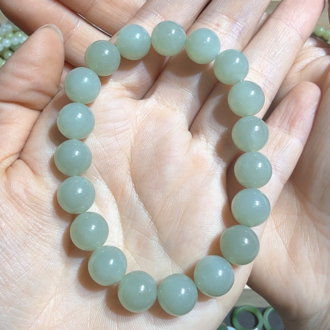 和田玉且末青白手串未镶嵌