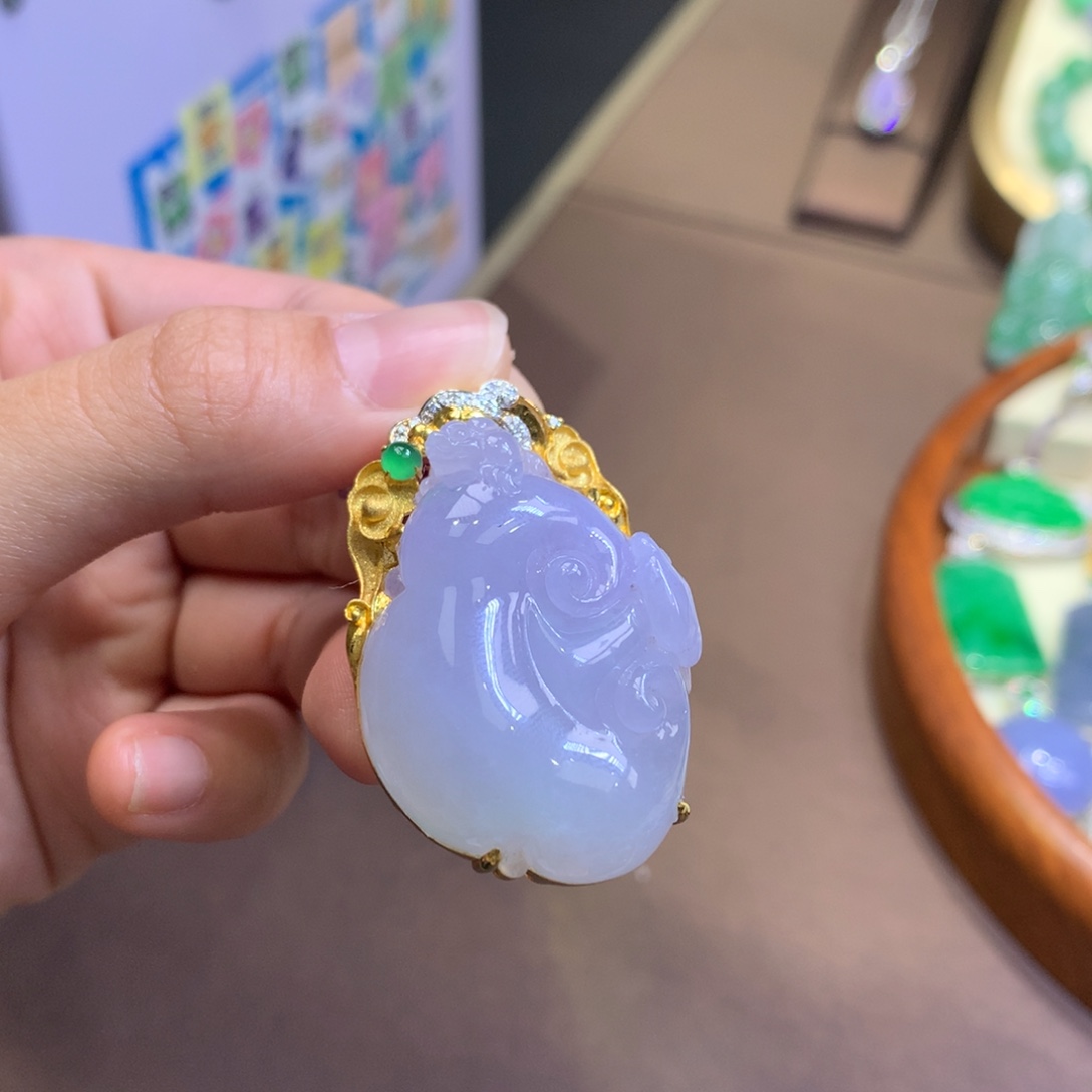 翡翠18K金镶嵌颈饰翡翠