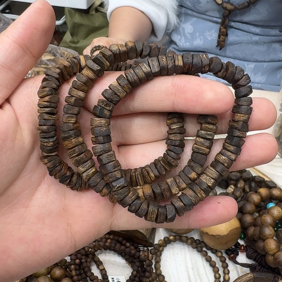 沉香碎屑沉香白棋老料随型单圈 6 克多样性发一