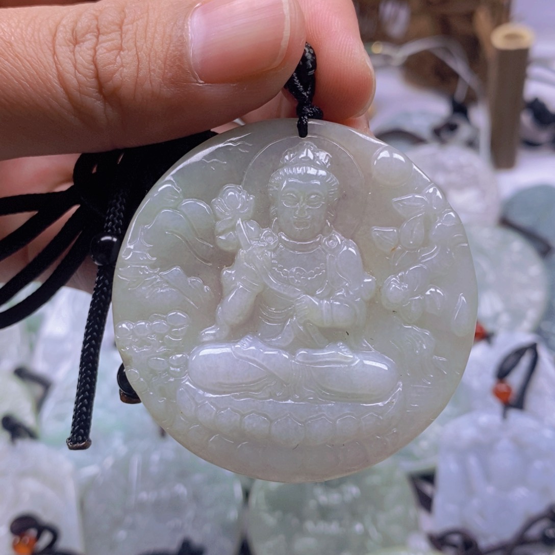 翡翠颈饰未镶嵌翡翠