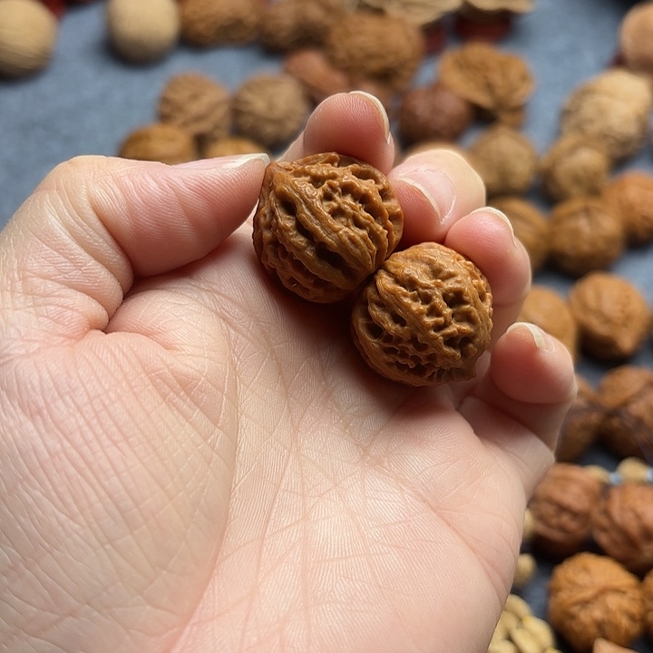 文玩核桃把件三****?珊瑚纹八棱手捻1800