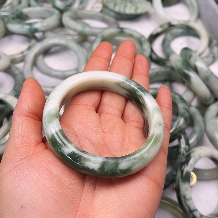 m***o透闪石-蛇纹石玉未镶嵌手镯
