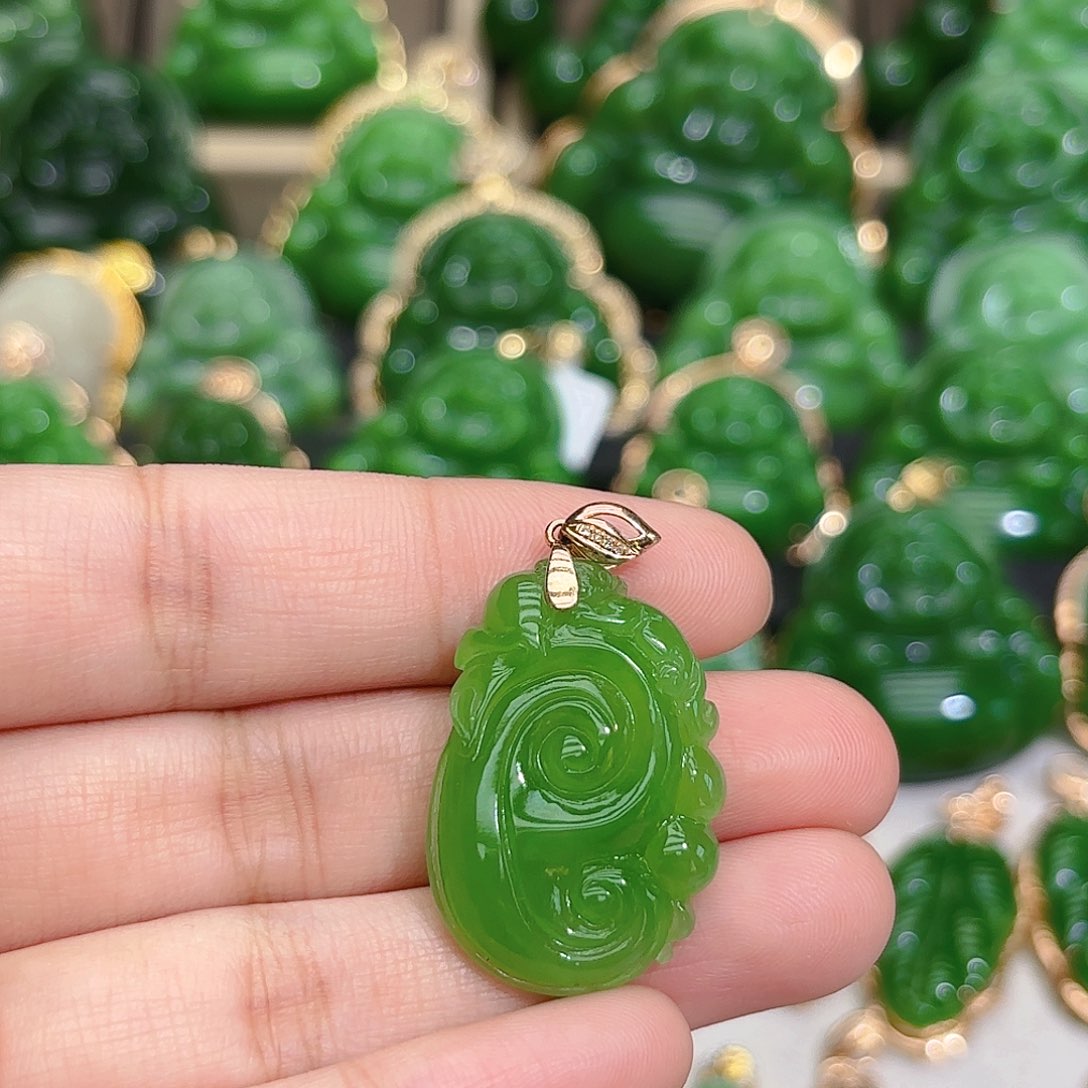 和田玉（碧玉）颈饰18K金镶嵌