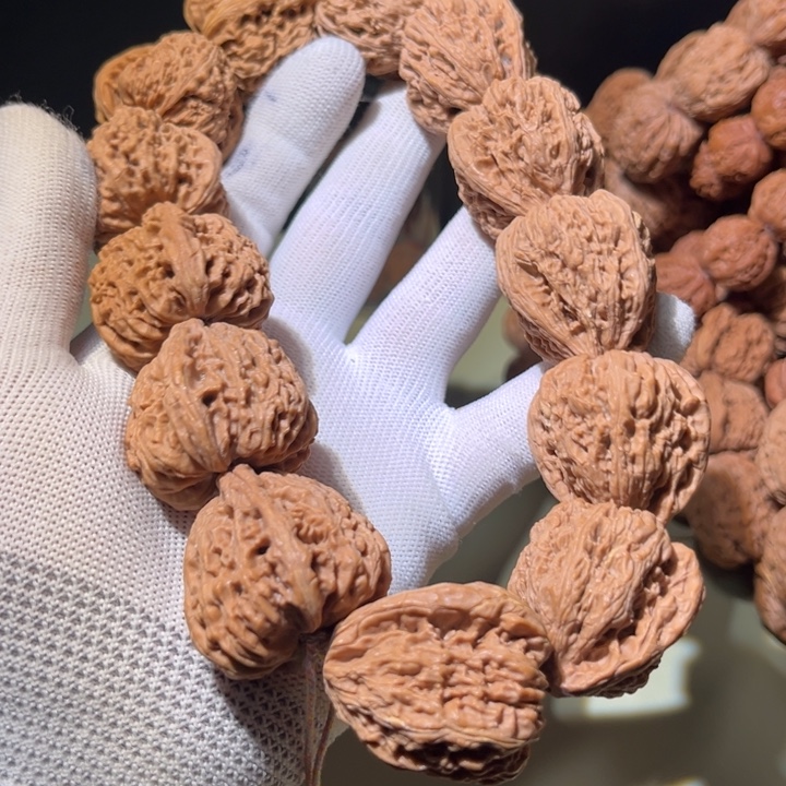 文玩核桃手串…………48