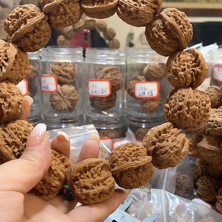 文玩核桃吊坠岁*静红豆手持