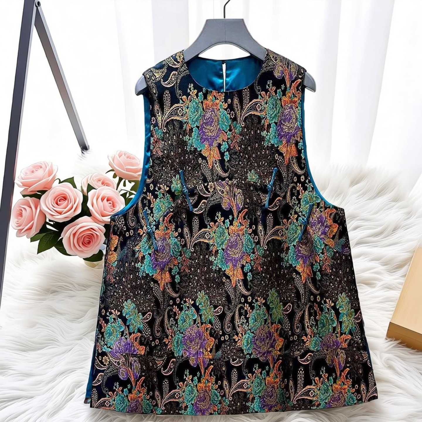 新中式织锦提花马甲女无袖中长款宽松圆领坎肩背心2026年上衣104