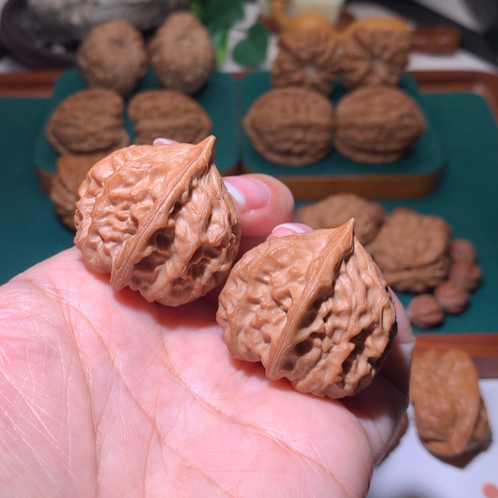 把件文玩核桃龙纹宝塔