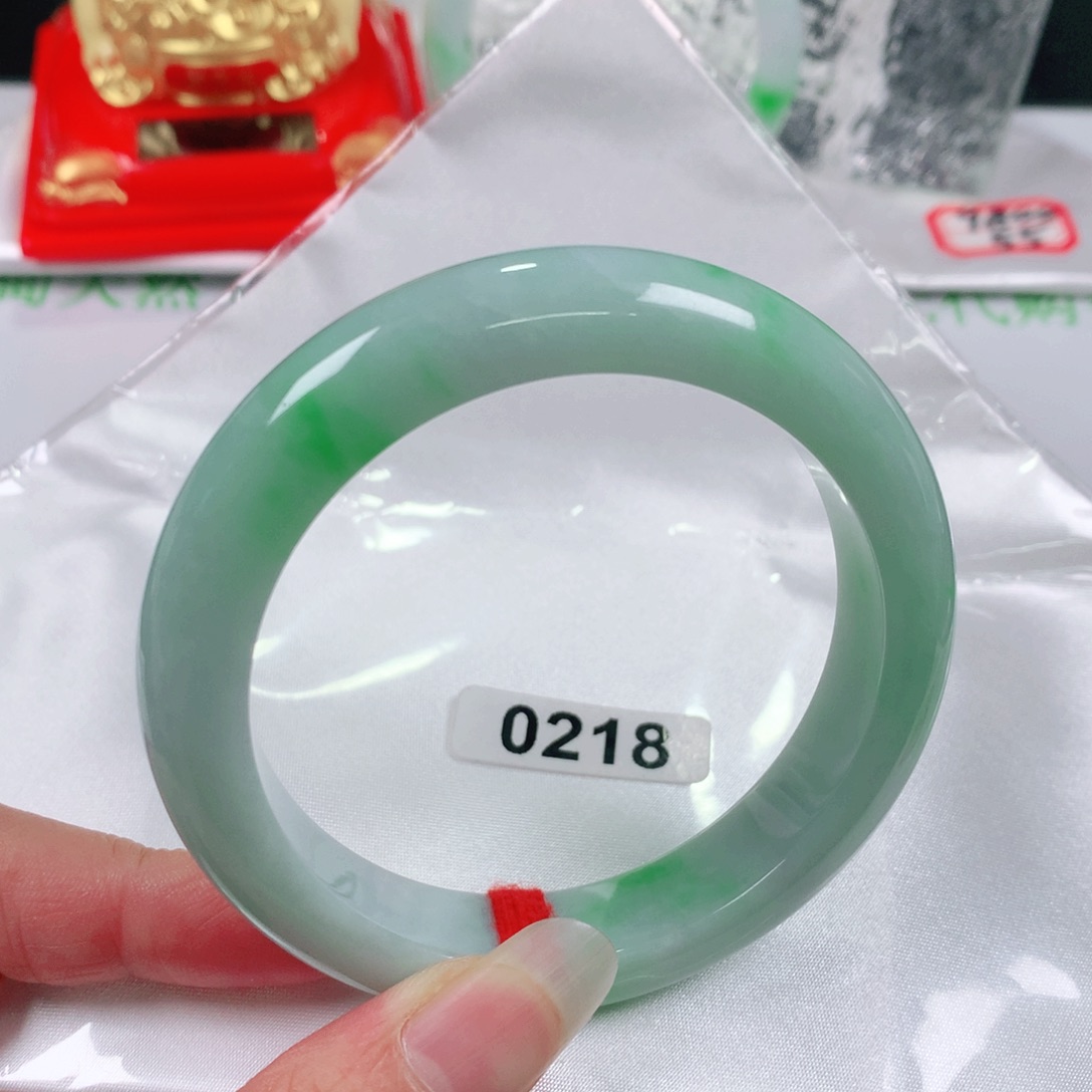 翡翠手镯未镶嵌   编号0218 正圈58
